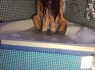 The fuck began with a taste of the blonde's fleshy pussy but she quickly begged him to fuck her 😏