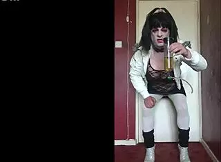 i'm a shy bisexual sissy crossdresser in heels ready to humiliate and swallow your piss for fun