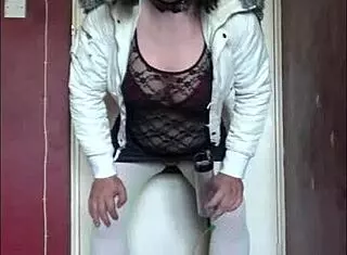 i'm a shy bisexual sissy crossdresser in heels ready to humiliate and swallow your piss for fun