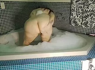 The fuck began with a taste of the blonde's fleshy pussy but she quickly begged him to fuck her 😏