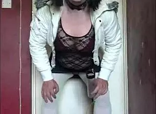 i'm a shy bisexual sissy crossdresser in heels ready to humiliate and swallow your piss for fun