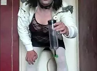 i'm a shy bisexual sissy crossdresser in heels ready to humiliate and swallow your piss for fun