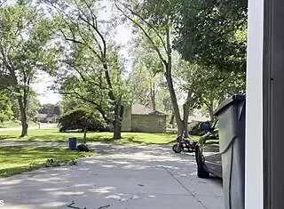 These amateurs flash big natural tits outdoors, giving public blowjob and face fuck until they get caught in USA exhibitionist style.