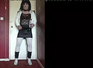 i'm a shy bisexual sissy crossdresser in heels ready to humiliate and swallow your piss for fun