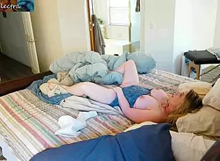 Horny stepmom spreads legs for stepson's big cock in missionary creampie taboo 😈🍆