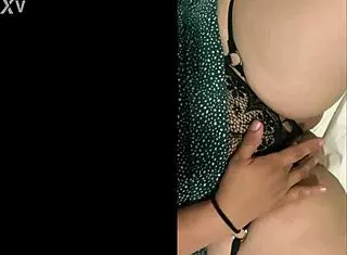 me escape al cuarto de mi hermanastro porque me sentia cachonda y le dije que me follara duro con mi culo latino amateur en casa... ¿quieres ver como termino?