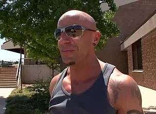 Amateur Fucking Quickie with Brunette Moaning in Orgasm