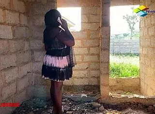Stranded Horny Ebony Gets Rough Wet Pussy Drilling From Bricklayer In Uncompleted Building