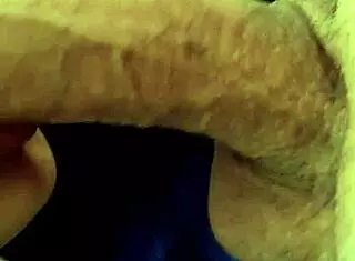 Compartiendo sexo con mis amigos todos borrachos en la habitación con besos y doble penetración