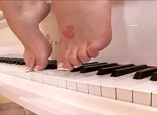 hey can we do housewife fuck this afternoon with foot fetish sex and wet pussy action?