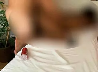 Preta gostosa gave her pussy during the amateur massage while the cuck watched everything 😏