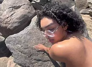 novinha de 18 anos casada perde o celular e vazam vídeos transando na praia do recreio