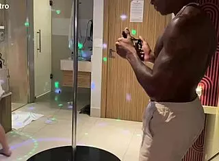 ela falou que gostava de rebolar no pau grande então fingerei e deixarei ela arrombada dançando