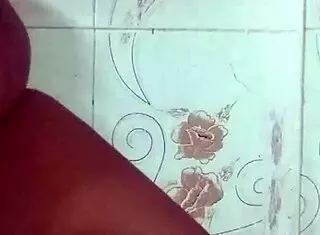 desi indian wife in saree showing big boobs