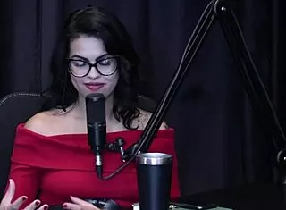 Prefer Dominar Tem Vontade de um Gang Bang com Oito Gosta de Pau Grande e o Vídeo que Fez com o Mário - Caroleta Roots Watch on Sheer Red