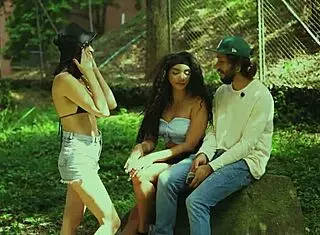 Buscando un pene para follarnos en la calle junto a mi novia with big tits flashing