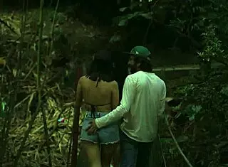 Buscando un pene para follarnos en la calle junto a mi novia with big tits flashing