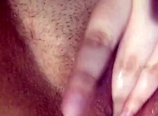 18 year old babe fingers pussy and fucks herself in solo session