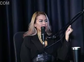 por ser famoso queria programa de gra�a prefere hard e tem vontade de gang bang - carol rhcp sheer red