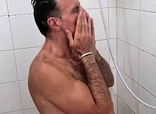 Unexpected Encounter with Old Army Soldier Friend Sparks Intriguing Bond