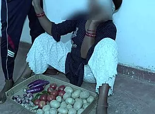 Sabji Wali Bhabhi ENJOYS Masti Sex In Reality With Big Cock Licking