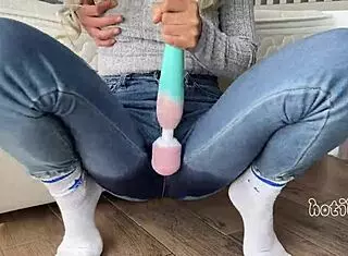 Hey she blew the no-cum challenge squirting three wild times!