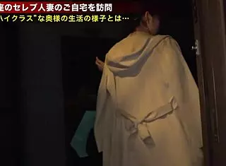 爆乳中出し祭り with squirting ex-swim coach wife in豪邸 pool of潮!