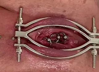 hot milf aqua pola squirts wet shaved pussy in 10 pee clips...