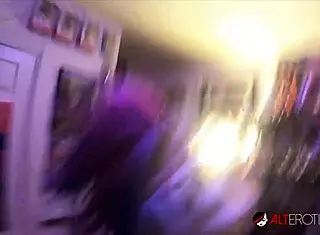 Leya Falcon's squirting toy play... quarantine got you horny yet?