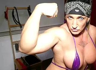 Powerful tattooed bodybuilder milf lifts old man high. She squirts during intense carry fuck!