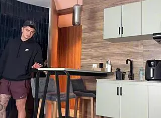 amiga de mi novia luna vitaler con culo jugoso y tetas grandes... la cojo por perra tatuada