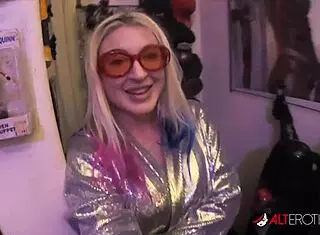 Leya Falcon's squirting toy play... quarantine got you horny yet?