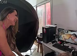 cleo cadillac bares shaved pussy for first time clit fisting and cunilingus in shower