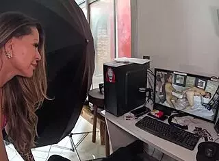 cleo cadillac bares shaved pussy for first time clit fisting and cunilingus in shower