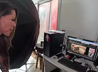 cleo cadillac bares shaved pussy for first time clit fisting and cunilingus in shower