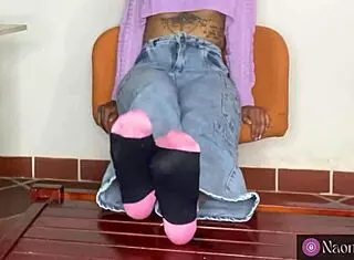 omg naomytatss kicks off with dirty shoes then feet massage 😍🦶