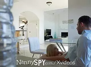 Opiekunka Wygrywa Pracę Lodem na Wielkim Kutasie i Facialem