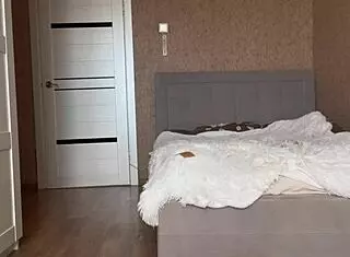 Arab stepmom's pantyhose legs console stepson beyond family bounds