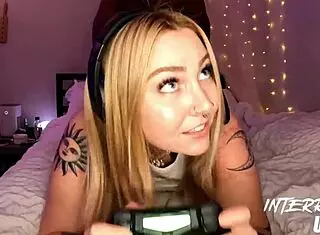 Thick PAWG Streams While Ignoring Huge Black Cock Deepthroat