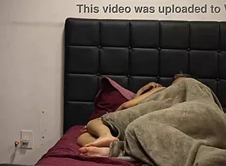 Novinha Transando Filmada Na Cama Pelo Amigo!