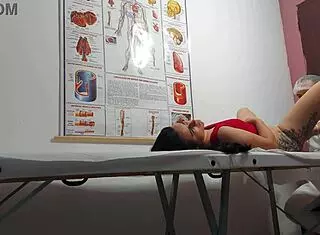 ginecologista fingers asshole fucks tight juicy brazilian patient raw