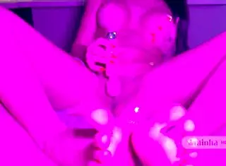 hoje meu corno manso ganhou minha boquinha minha bundona e gozar nos pés safados