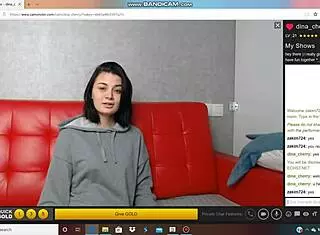russian camgirl fingers pussy on live cam