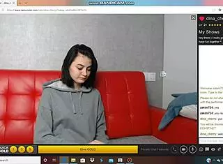 russian camgirl fingers pussy on live cam