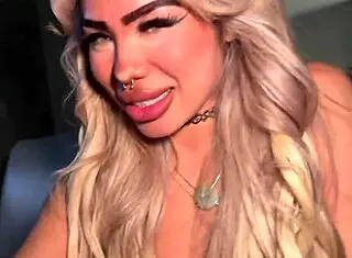 Sister's Best Friend Luna Luxe Bubble Blowing Blowjob!