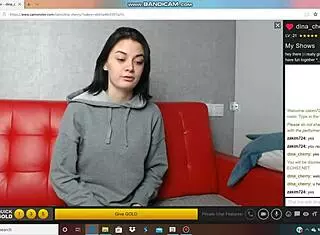 russian camgirl fingers pussy on live cam