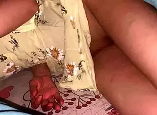 Bhabhi sneaks into my room... we share bed and fuck hard 😈🍆💦
