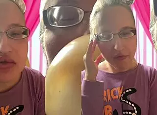 asmr bubble gum chewing sounds for headphones fetish fun