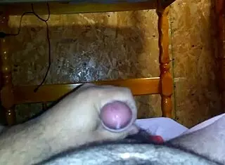 guy jerks off hard on the bed