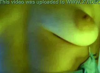 ei olha essa novinha na lingerie brincando gostoso na cam